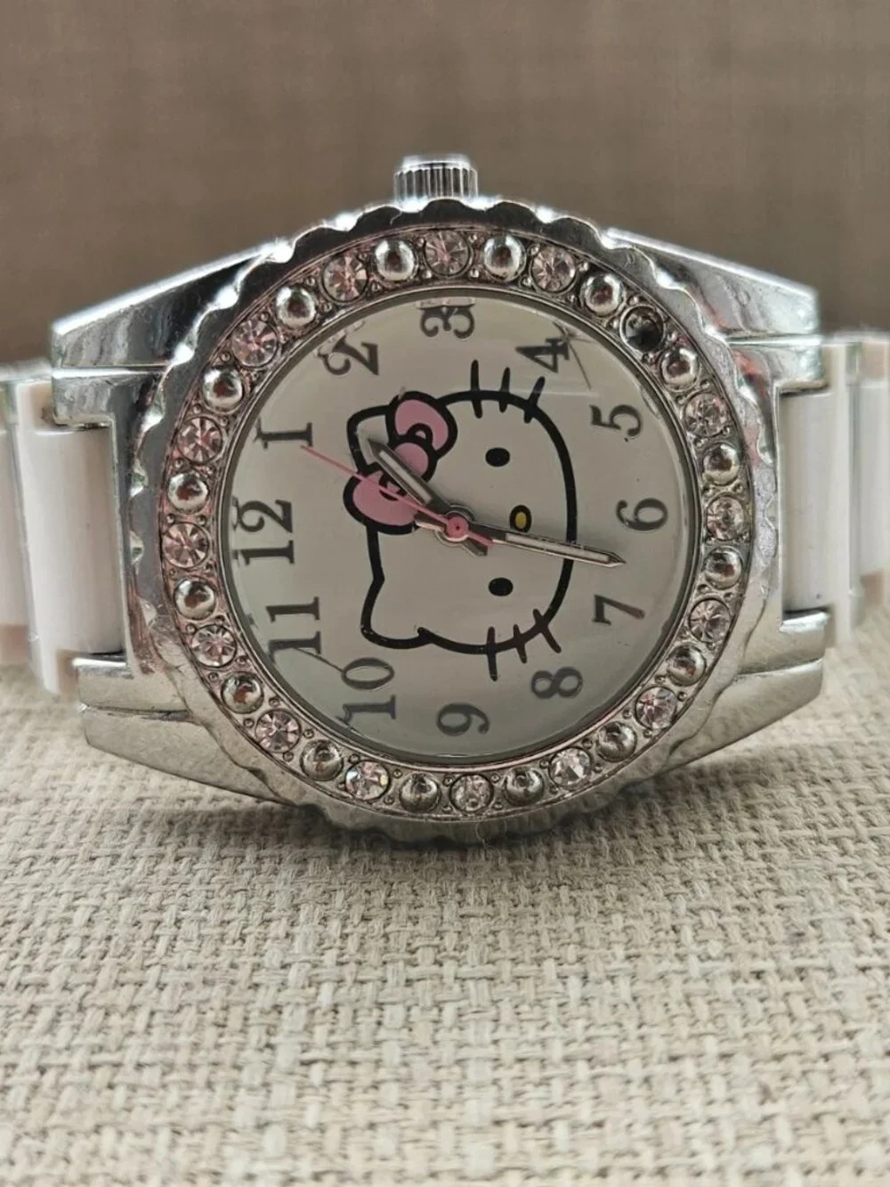 Sanrio Hello Kitty Women Watch White/Silver Tone Analog Quartz Wrist Watch